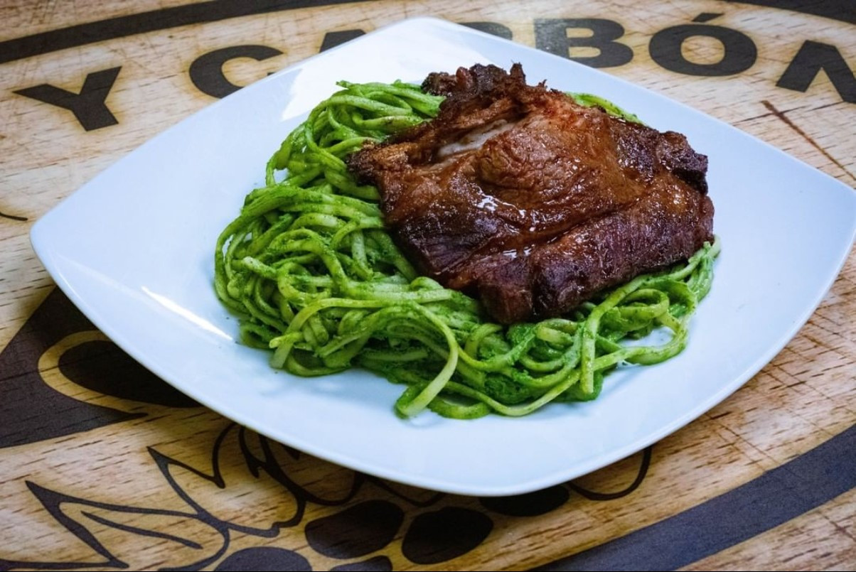 Pollo y Carbón